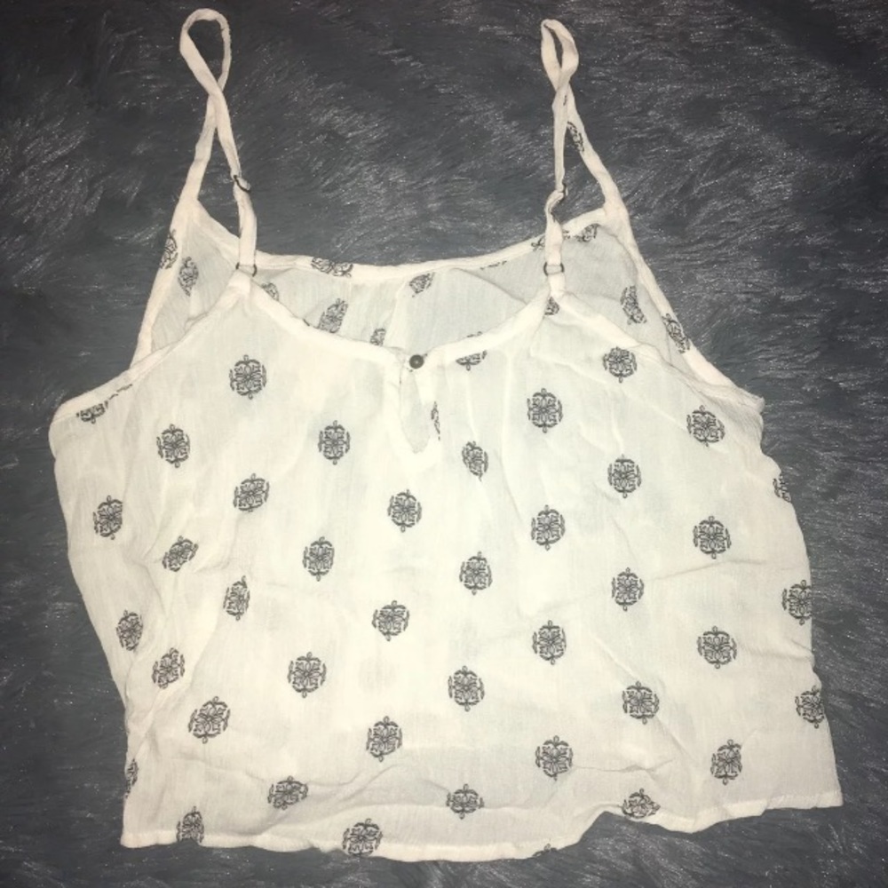 Flowy Cropped Tank - Picture 2 of 3